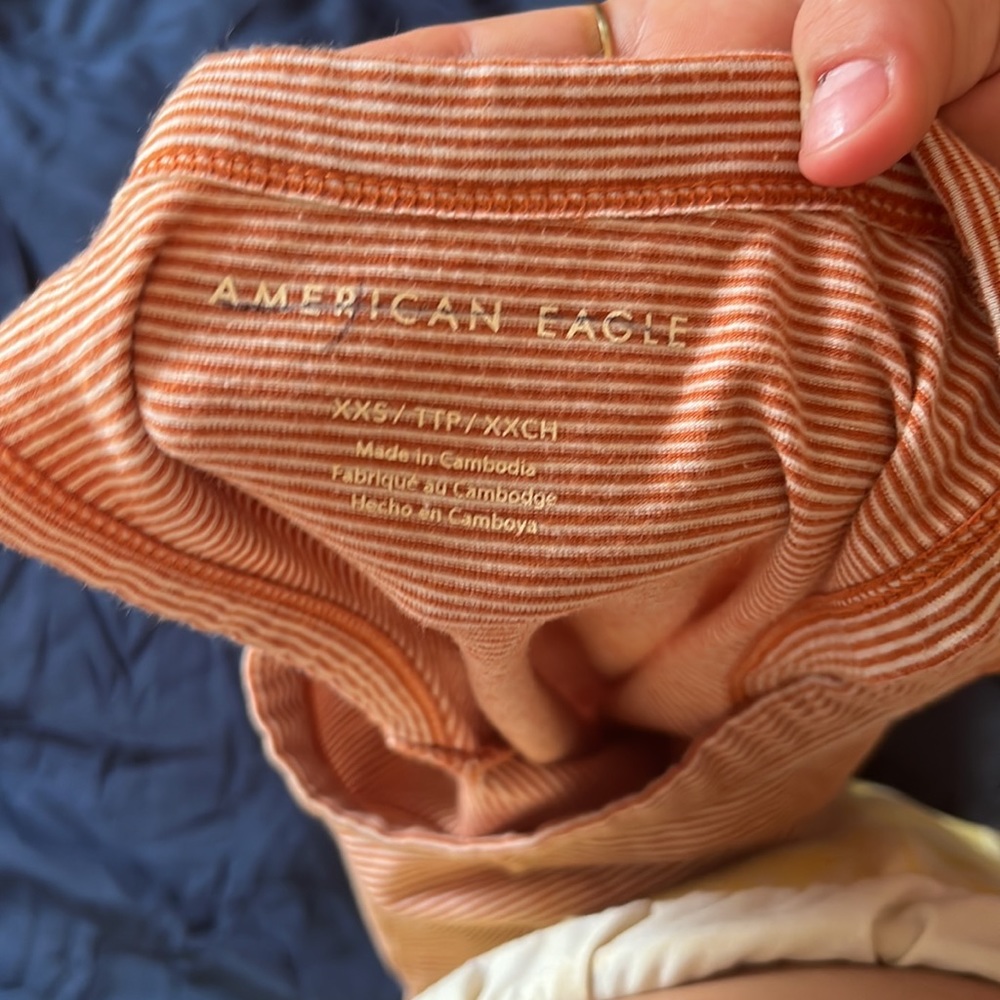 crop top - Picture 3 of 3